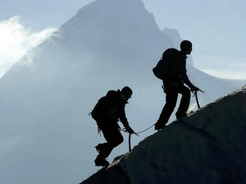 髌骨软化症患者应避免爬山类运动
