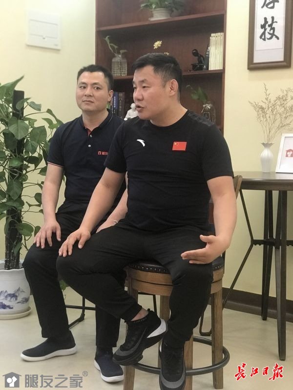 长江日报：拳击冠军来汉治疗膝关节损伤